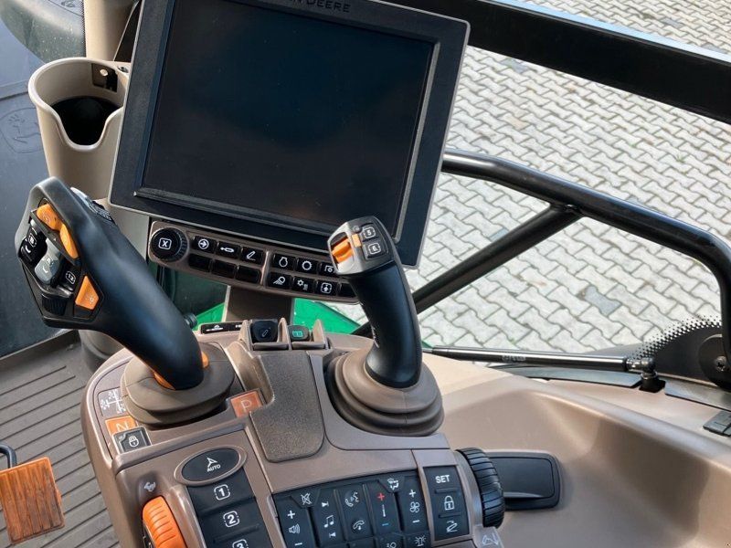 John Deere 6R250