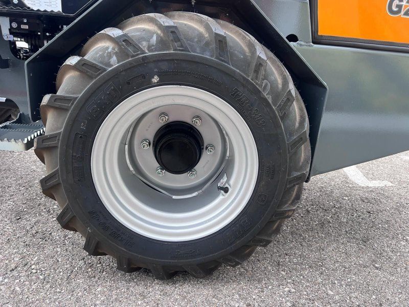Giant G2300 HD Agri Line
