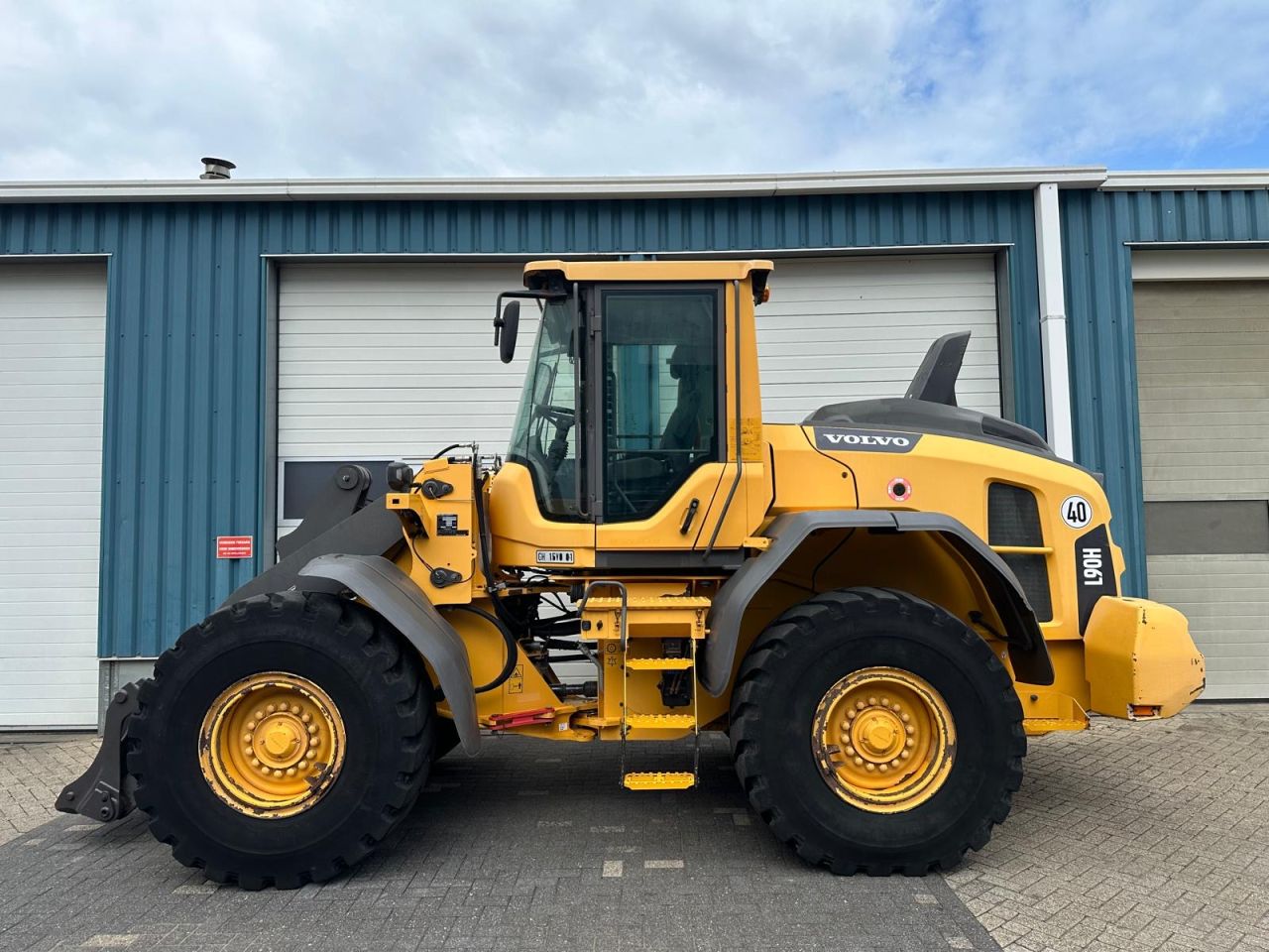 VOLVO L70H (BJR 2015) 10415 UUR