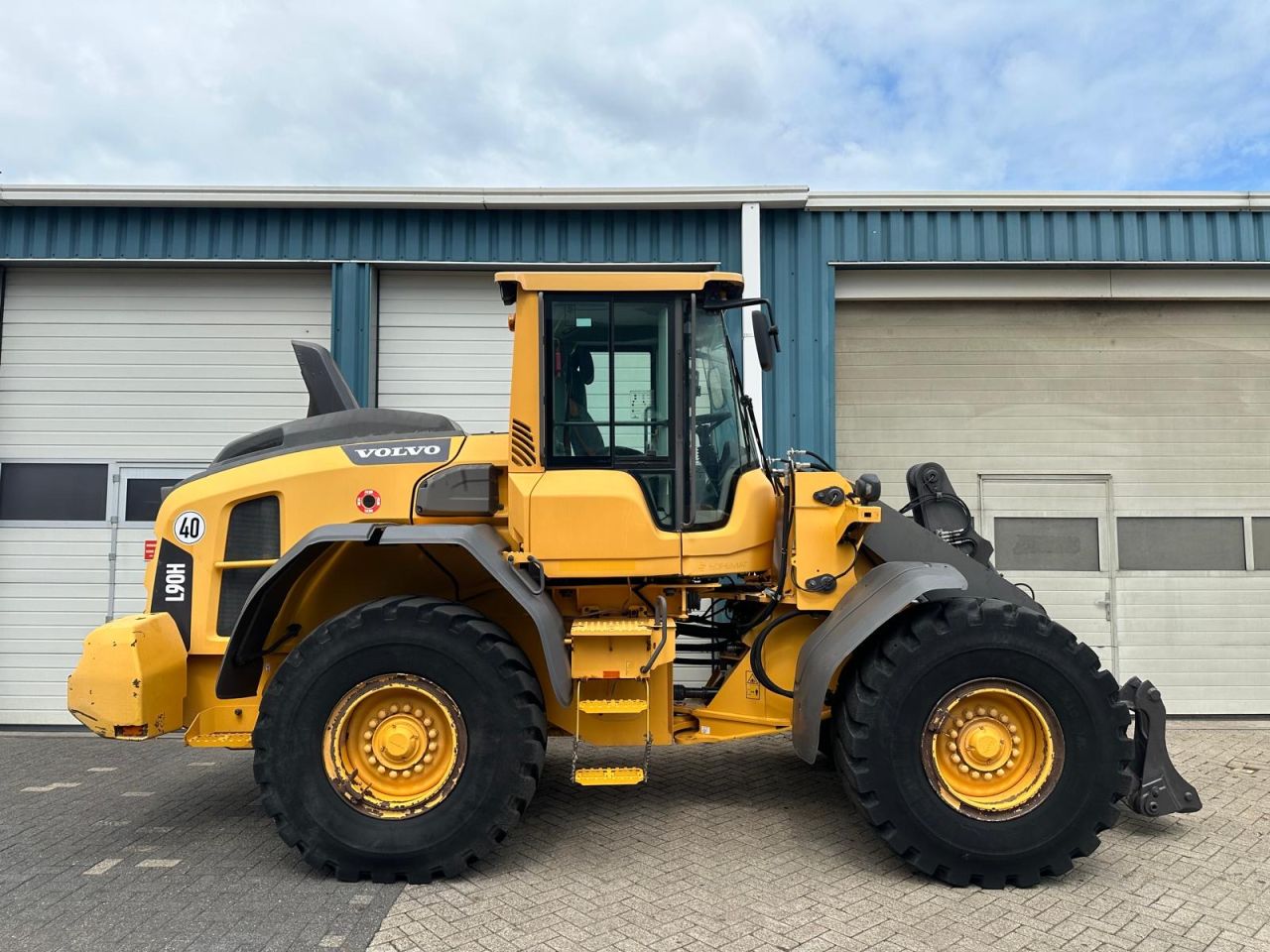 VOLVO L70H (BJR 2015) 10415 UUR