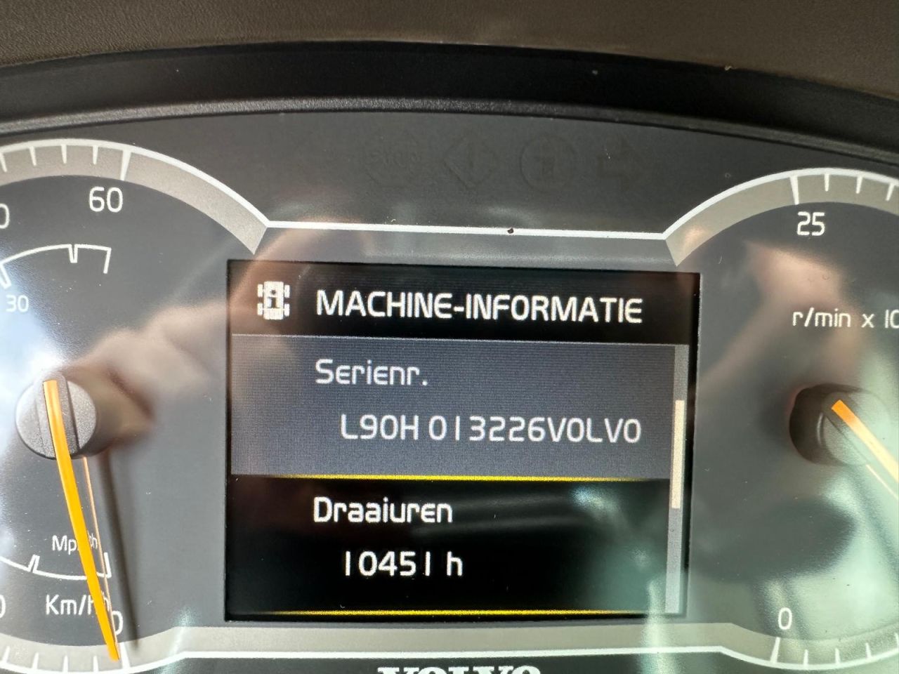 VOLVO L70H (BJR 2015) 10415 UUR