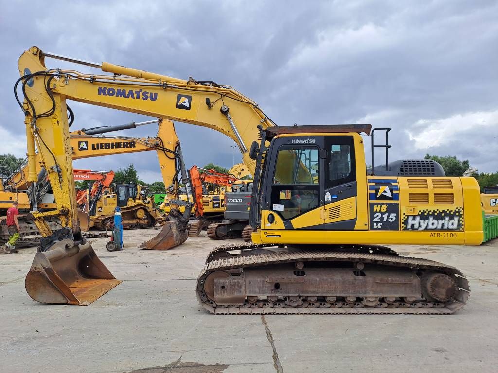 Komatsu HB215LC-2