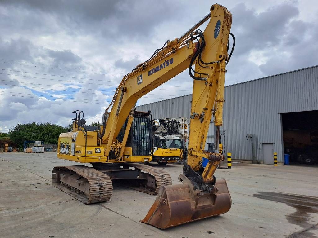 Komatsu HB215LC-2