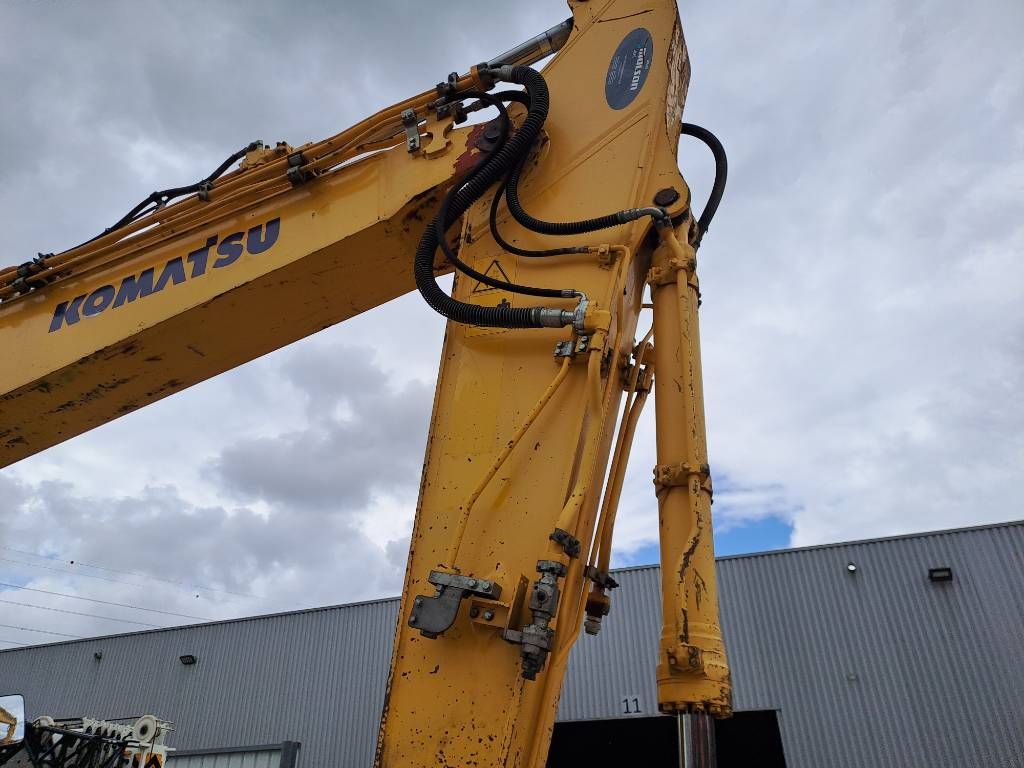 Komatsu HB215LC-2