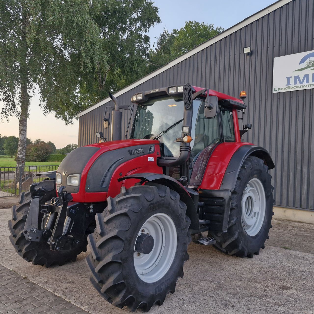Valtra N142 H5
