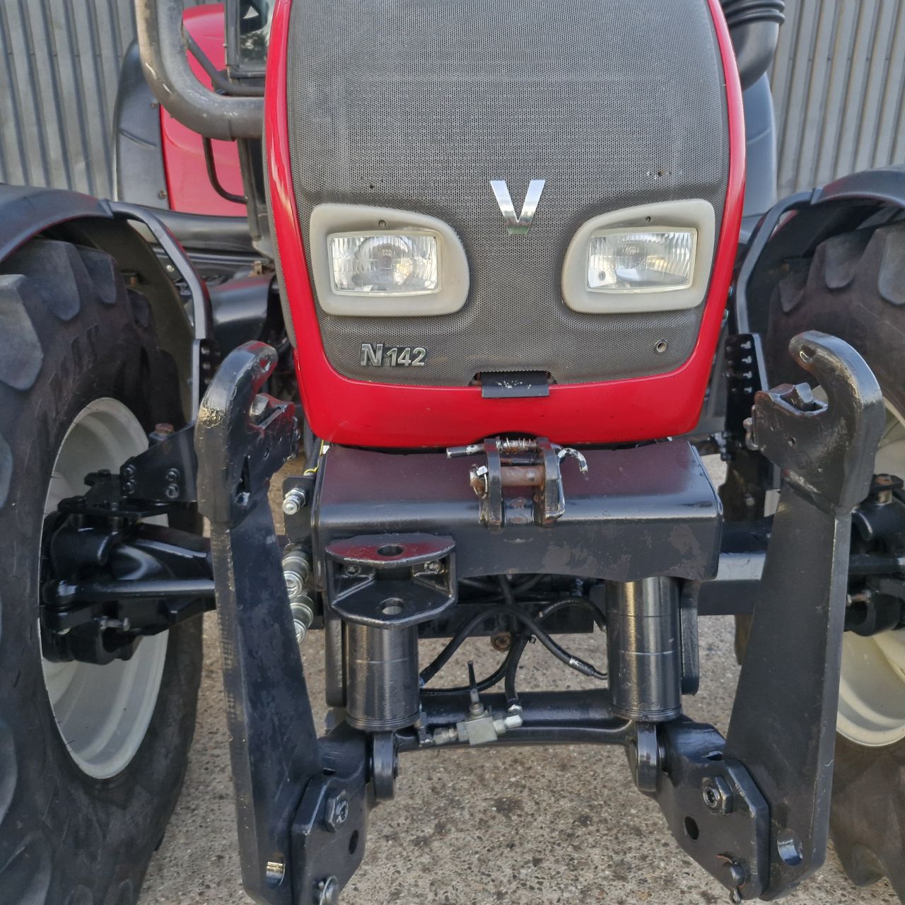Valtra N142 H5