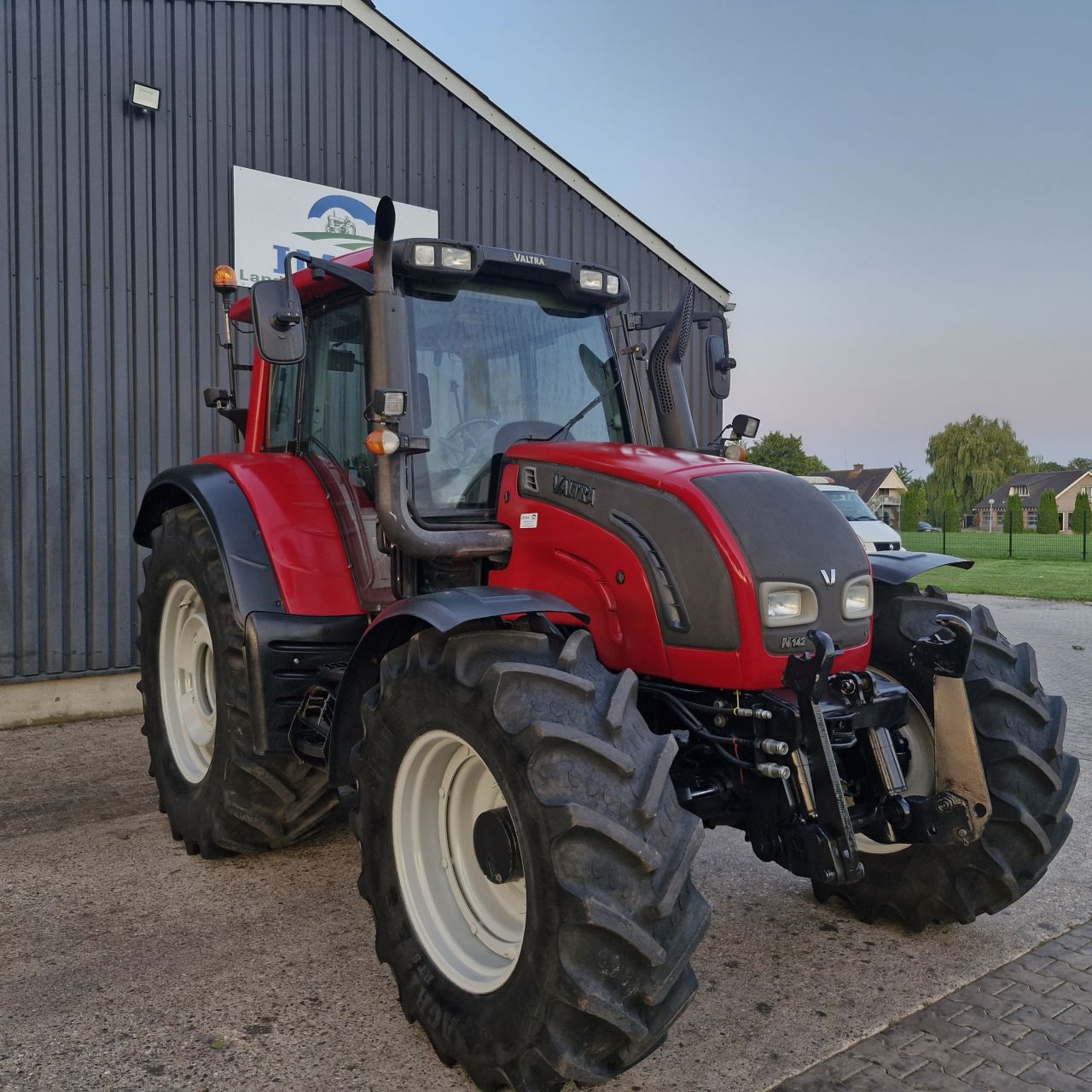 Valtra N142 H5