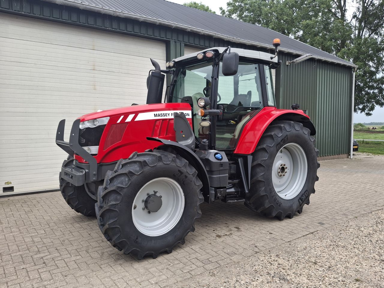 Massey Ferguson 6714S Dyna-6