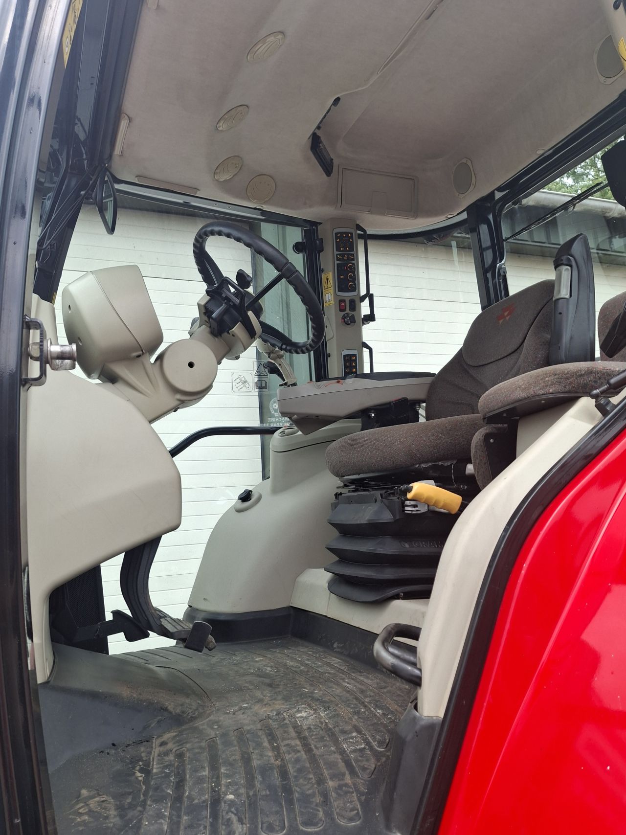 Massey Ferguson 6714S Dyna-6