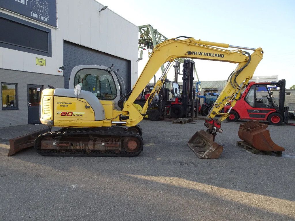 New Holland E80