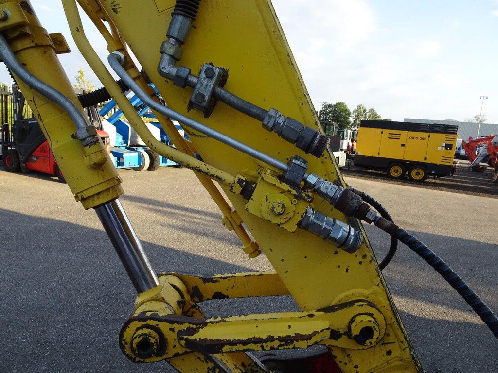 New Holland E80