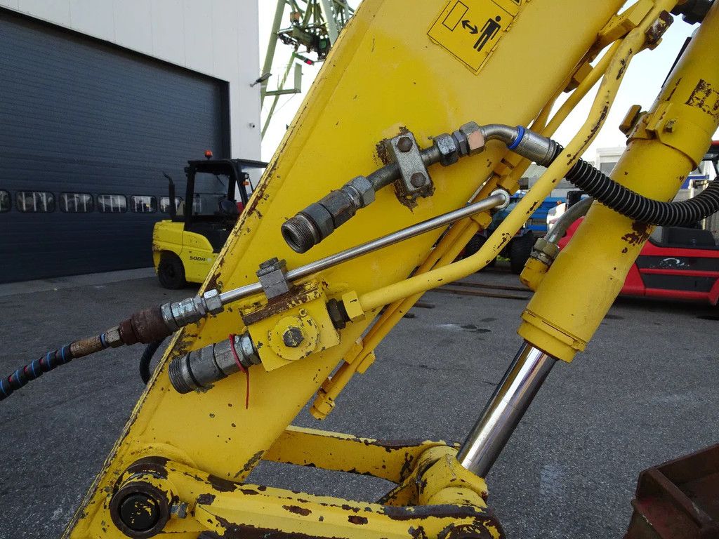 New Holland E80