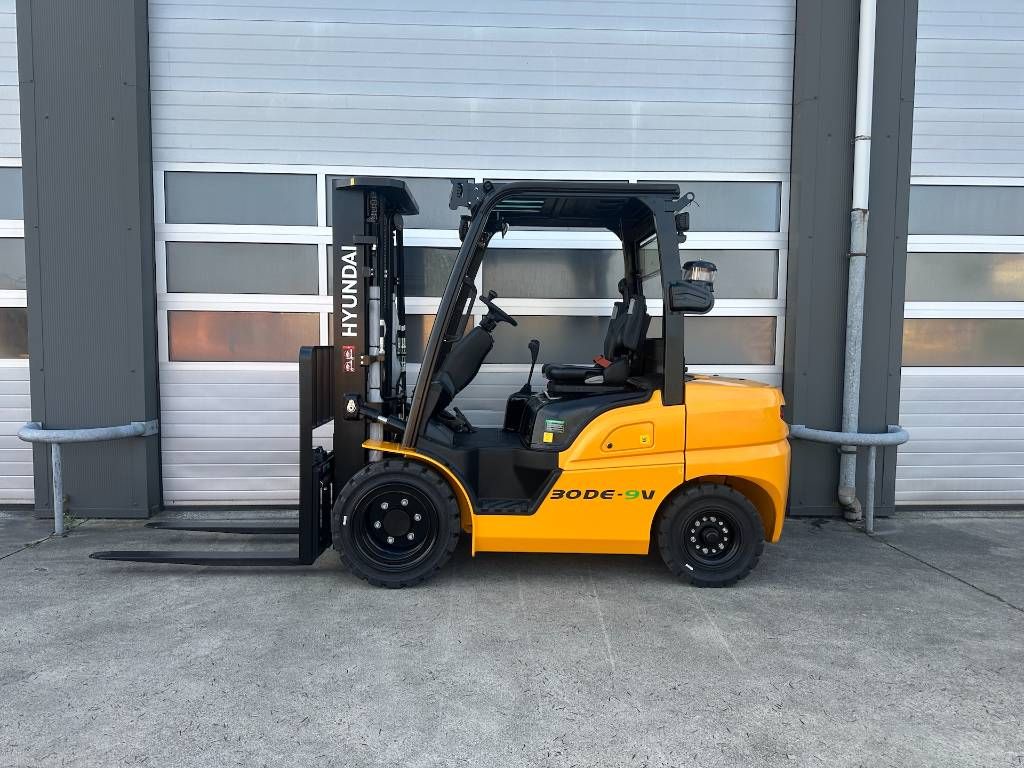 Hyundai 30DE-9V diesel heftruck 3000kg vorkheftruck 3-delige mast
