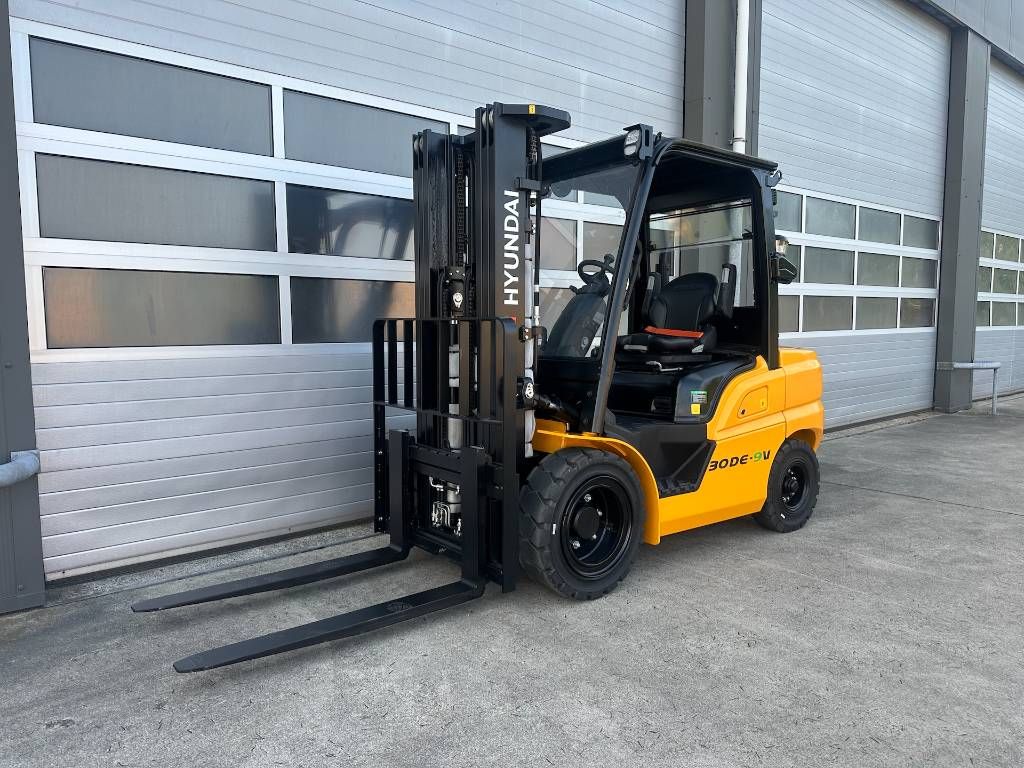 Hyundai 30DE-9V diesel heftruck 3000kg vorkheftruck 3-delige mast
