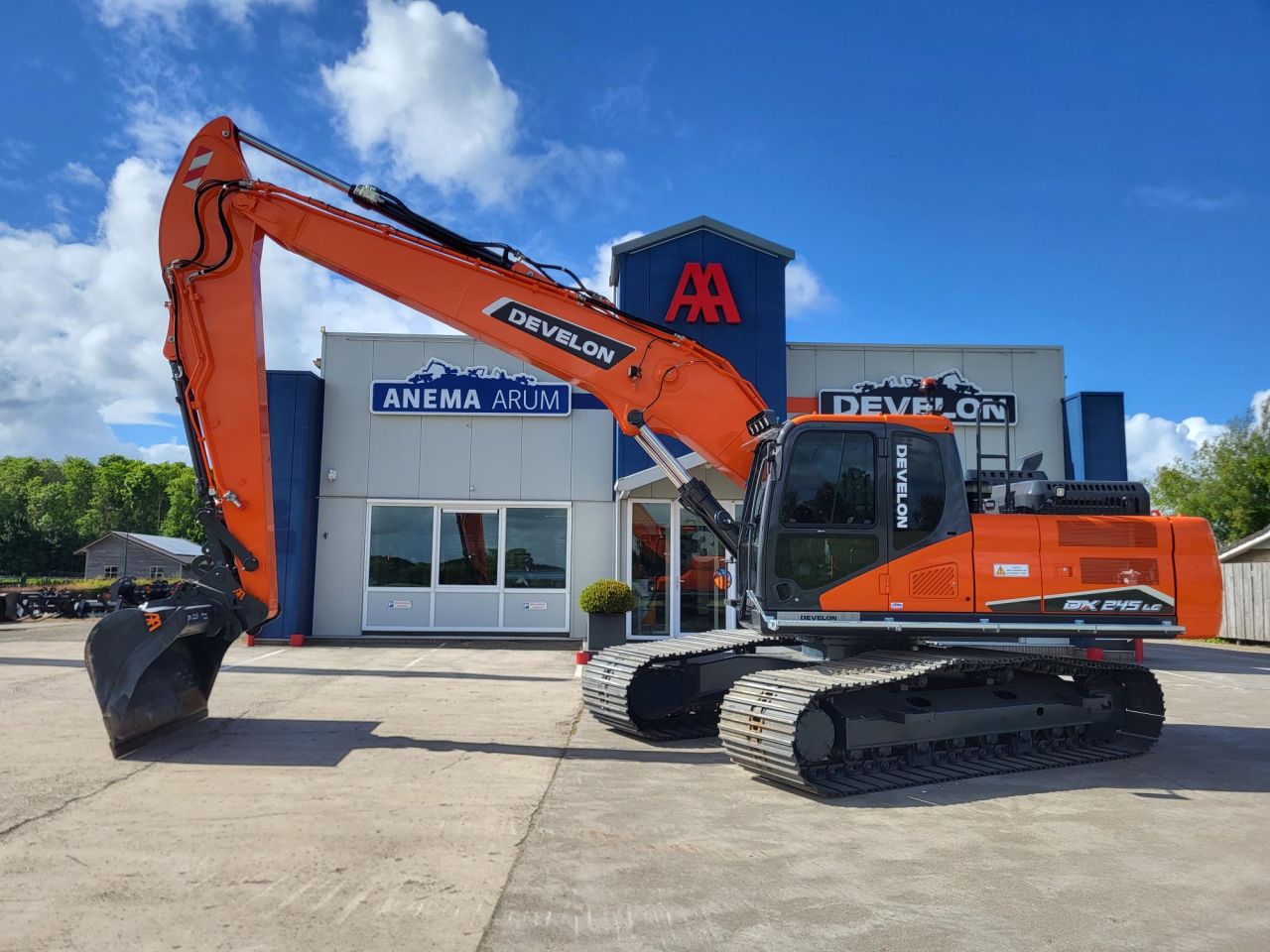 Develon DX225LC-7