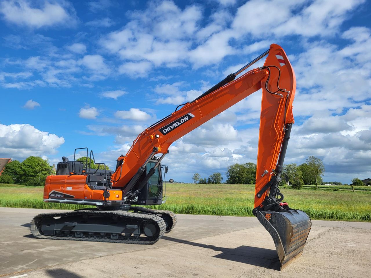 Develon DX225LC-7