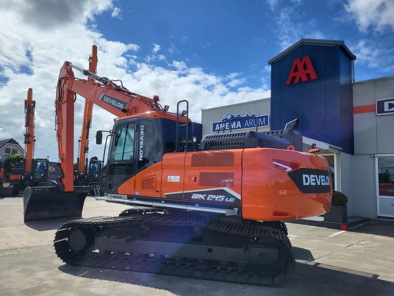 Develon DX225LC-7