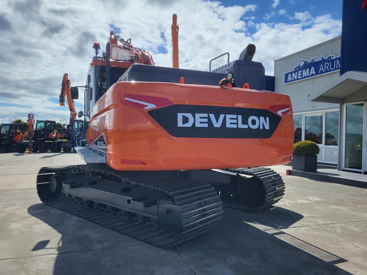 Develon DX225LC-7