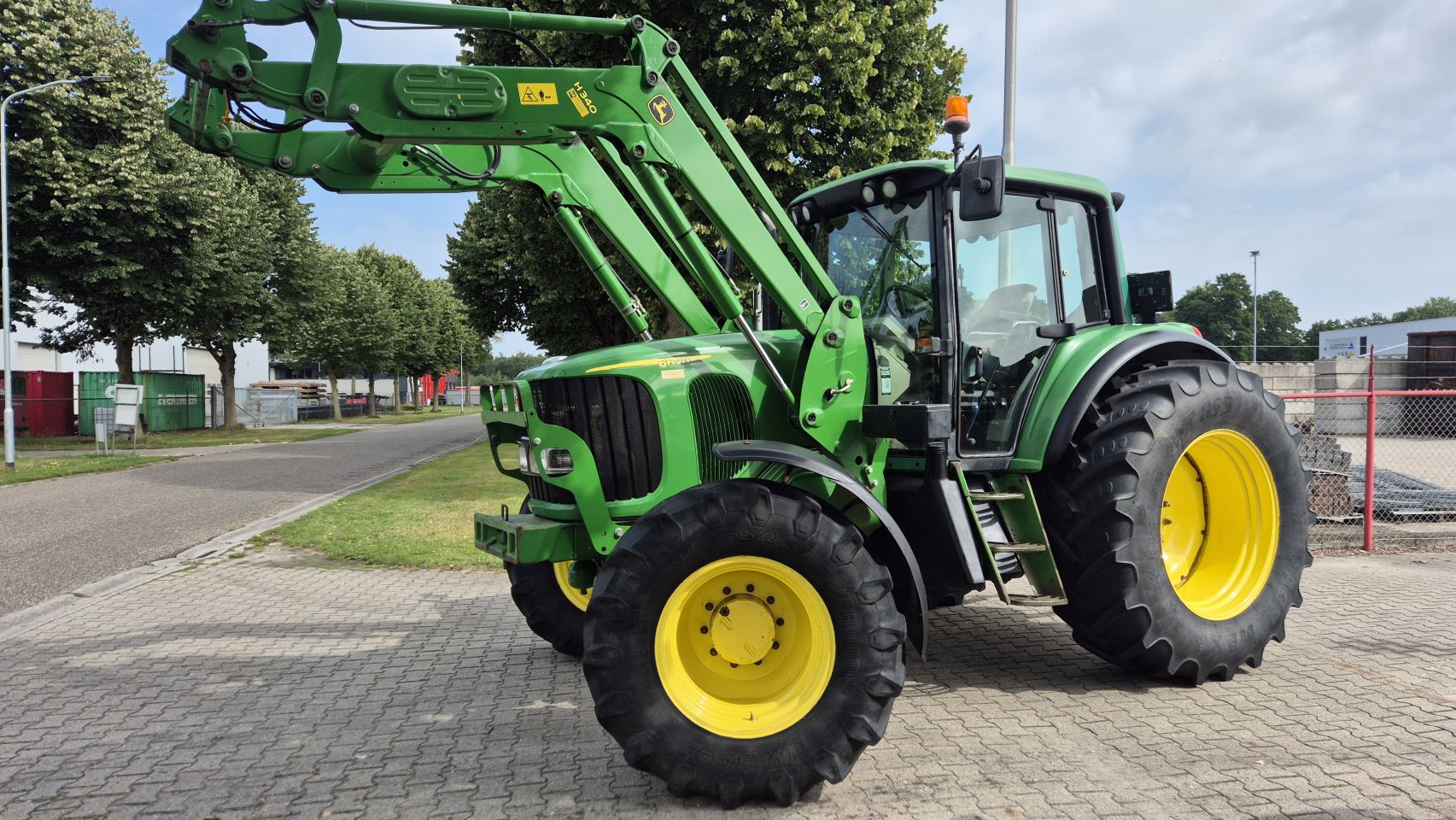 JOHN DEERE 6620 Premium AP 40Km/h. met JD H340 frontlader en TLS