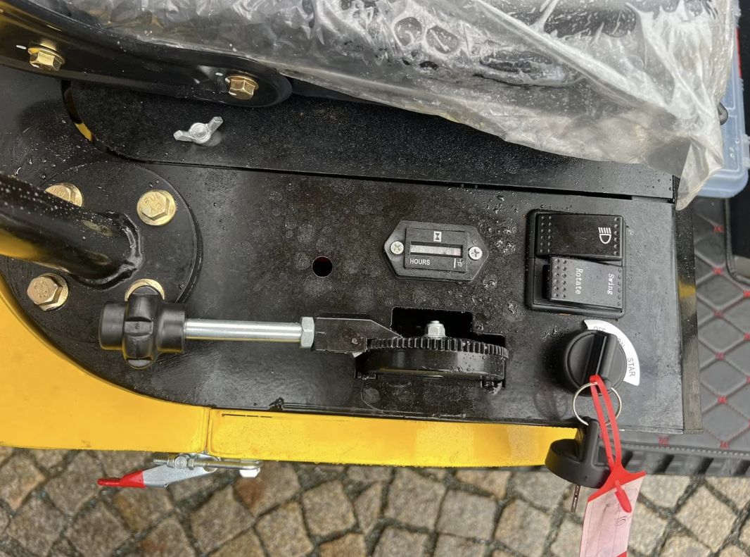 Minigraver Kingway Quba10 Diesel | Duim Gratis | Knikarm
