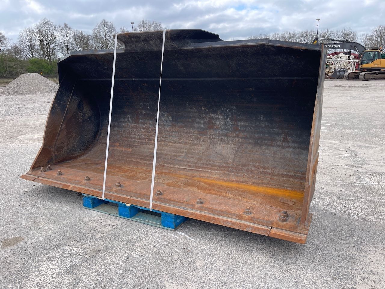 Volvo L110H bak 293cm 3100ltr Volvo aansluiting