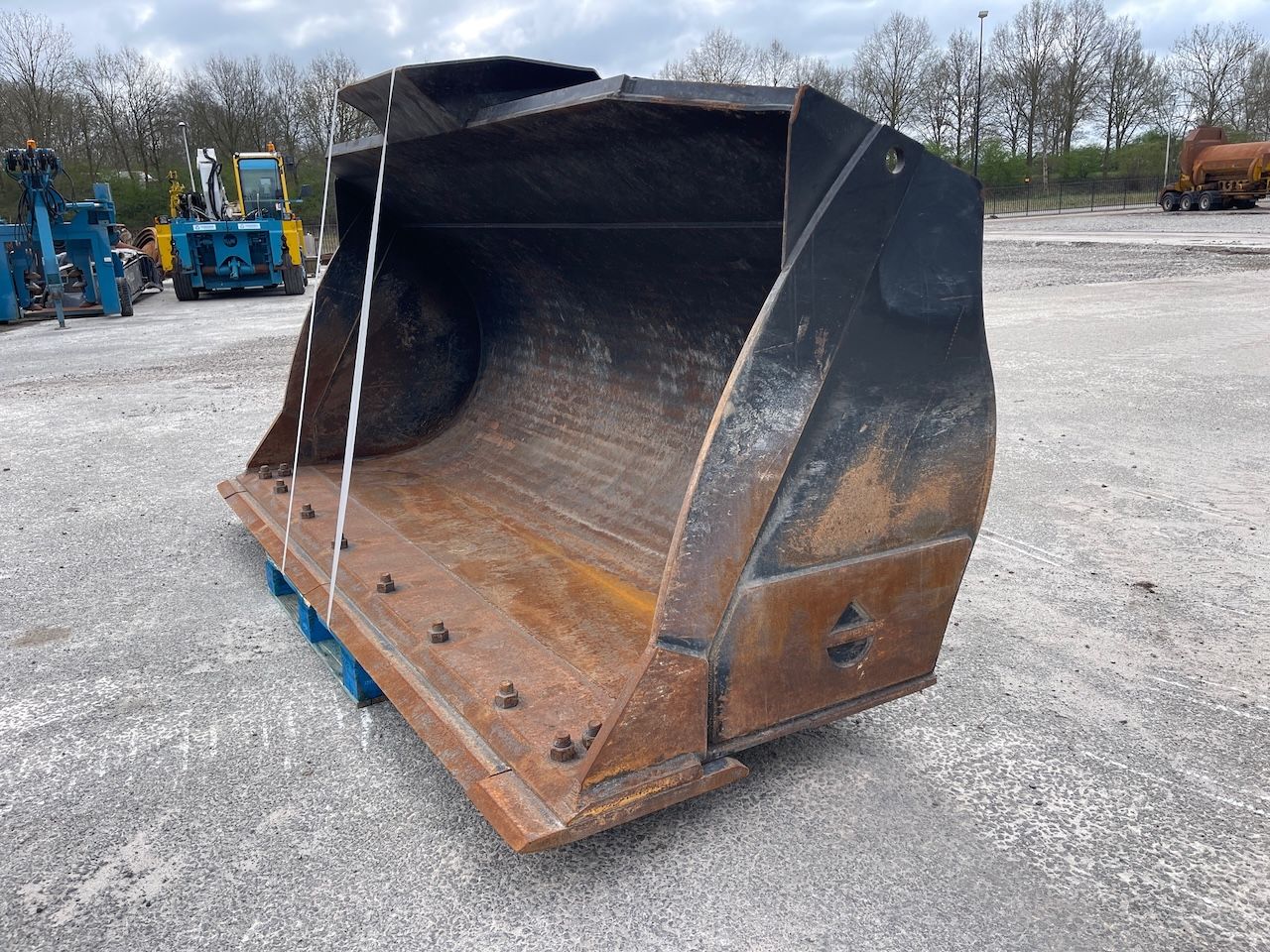 Volvo L110H bak 293cm 3100ltr Volvo aansluiting