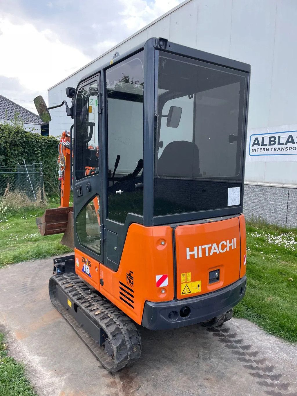 Hitachi 19U graafmachine bouwjaar 2022 met slechts 487 uur
