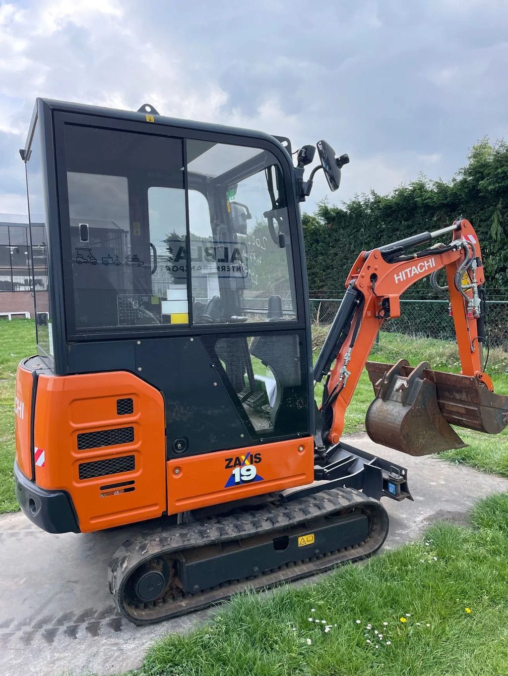 Hitachi 19U graafmachine bouwjaar 2022 met slechts 487 uur