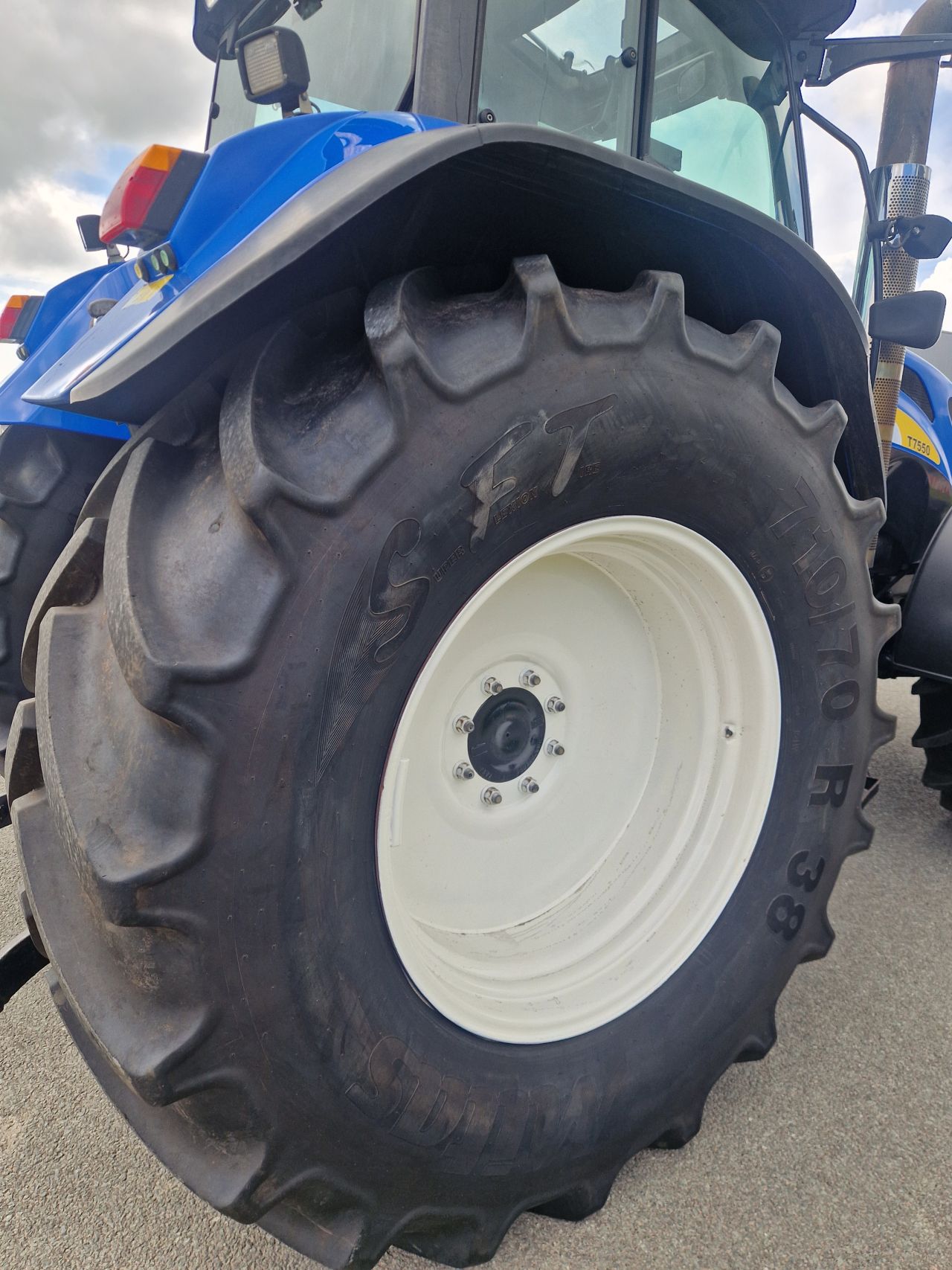 New holland t7550 / case cvx 195