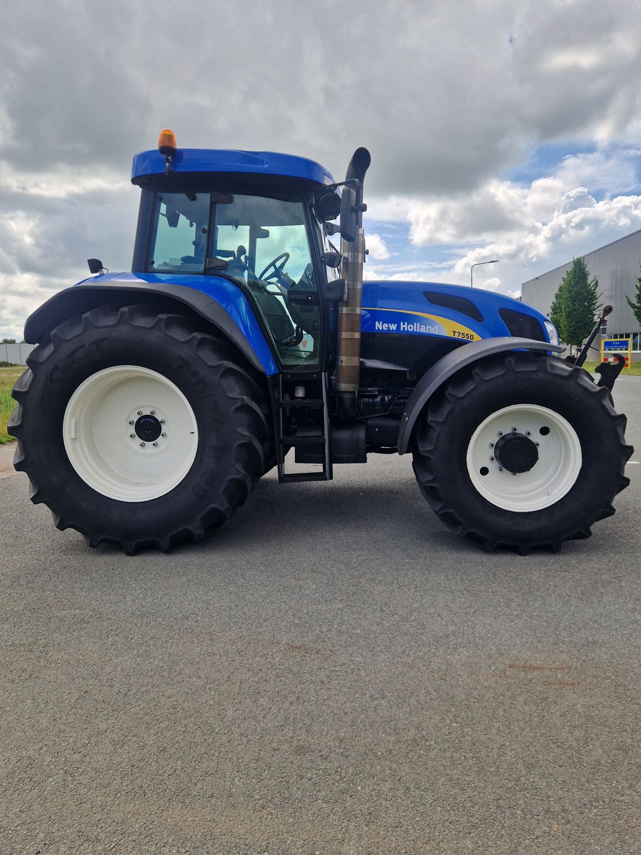 New holland t7550 / case cvx 195