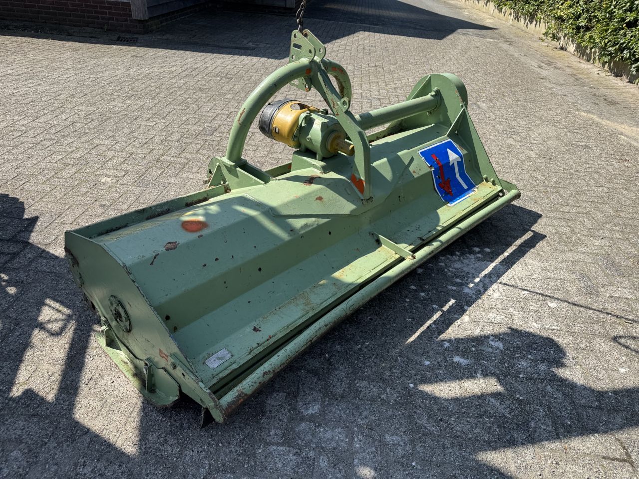 Verschillende werktuigen en aanbouwdelen !