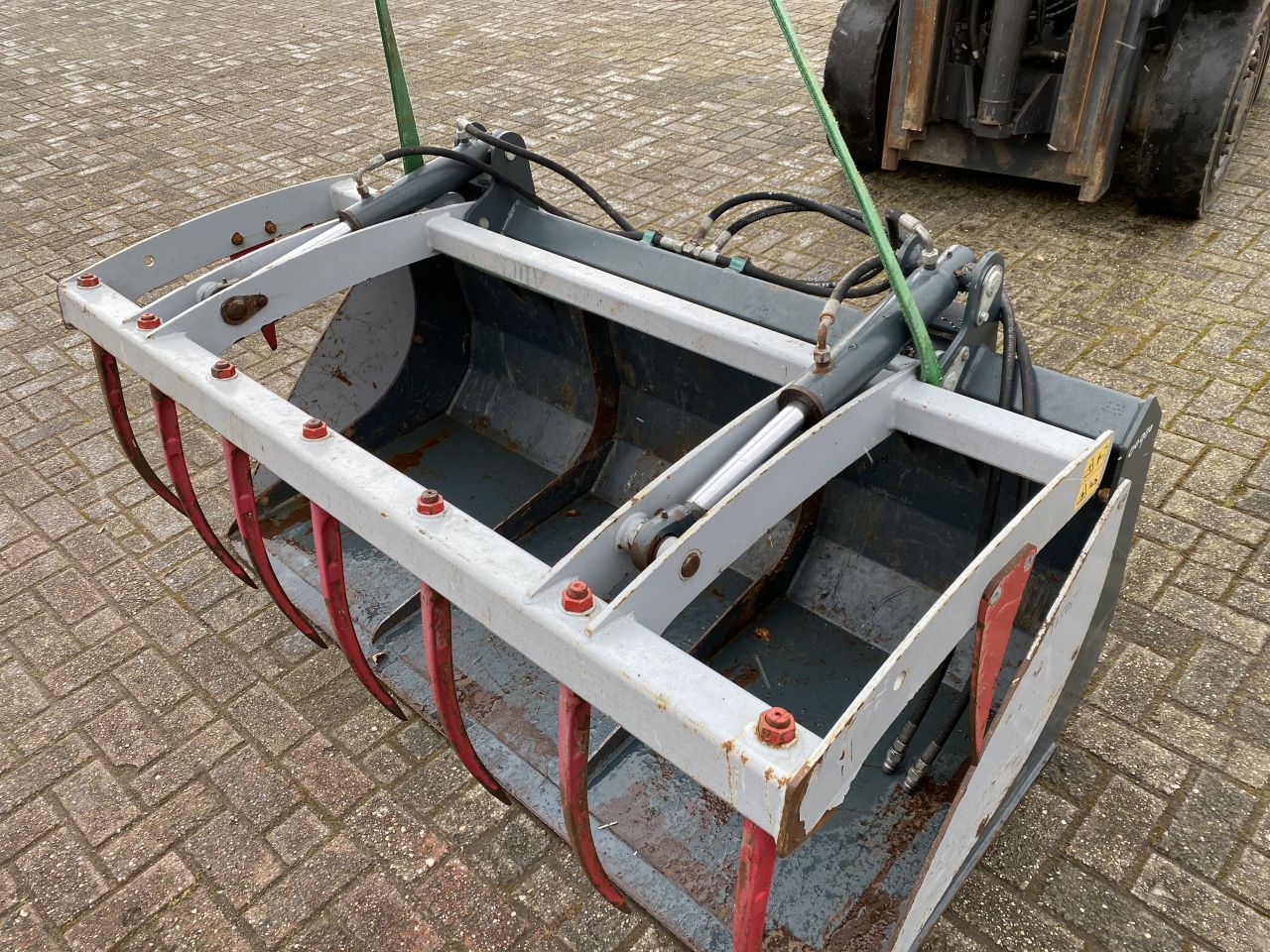 Verschillende werktuigen en aanbouwdelen !