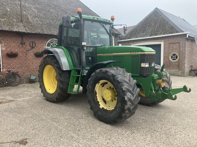 John deere 6900