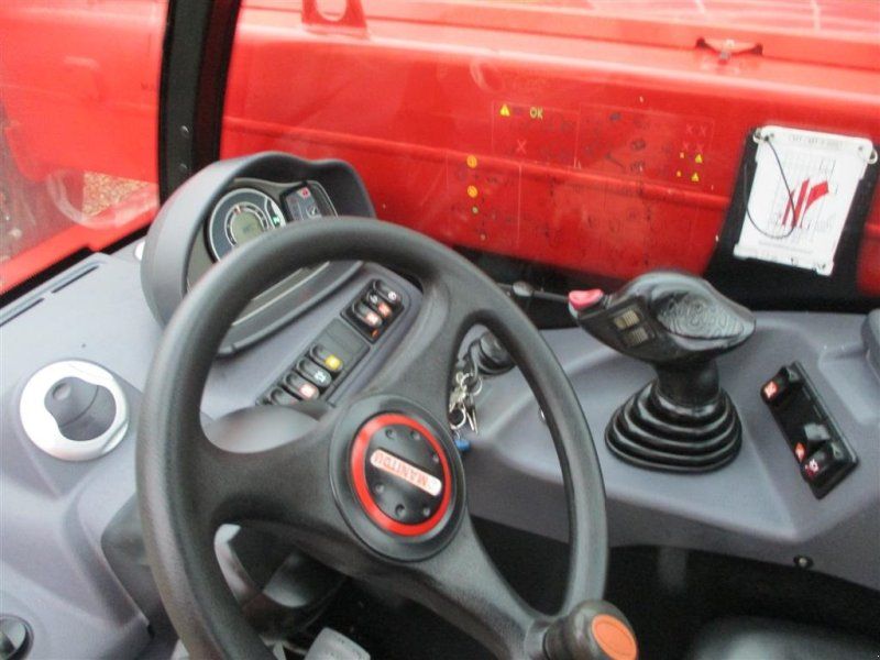 Manitou MT625H Comfort Dansk maskine, med hydrauliske pallegafler.