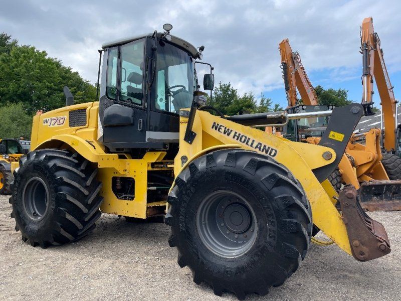 New Holland W 170