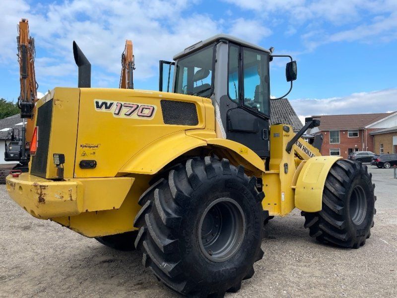 New Holland W 170