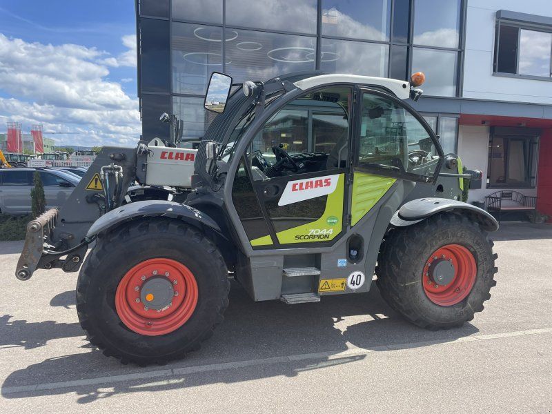 Claas Scorpion 7044
