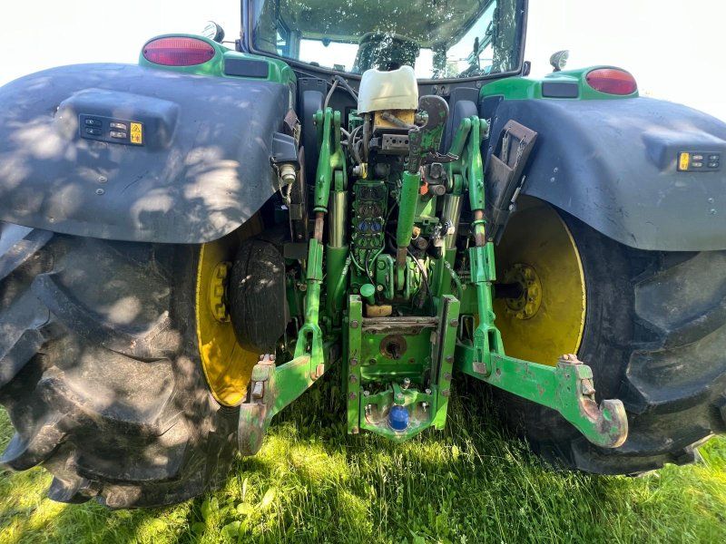John Deere 6215 R