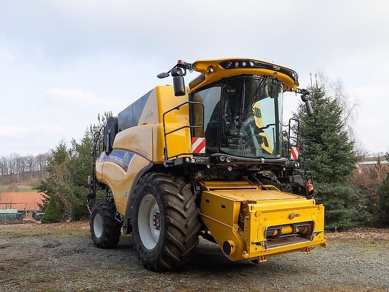 New Holland CR 8.90