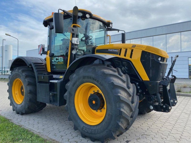 JCB FASTRAC 4220 ICON
