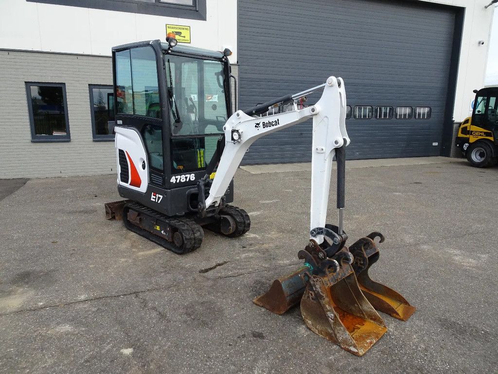 Bobcat E17