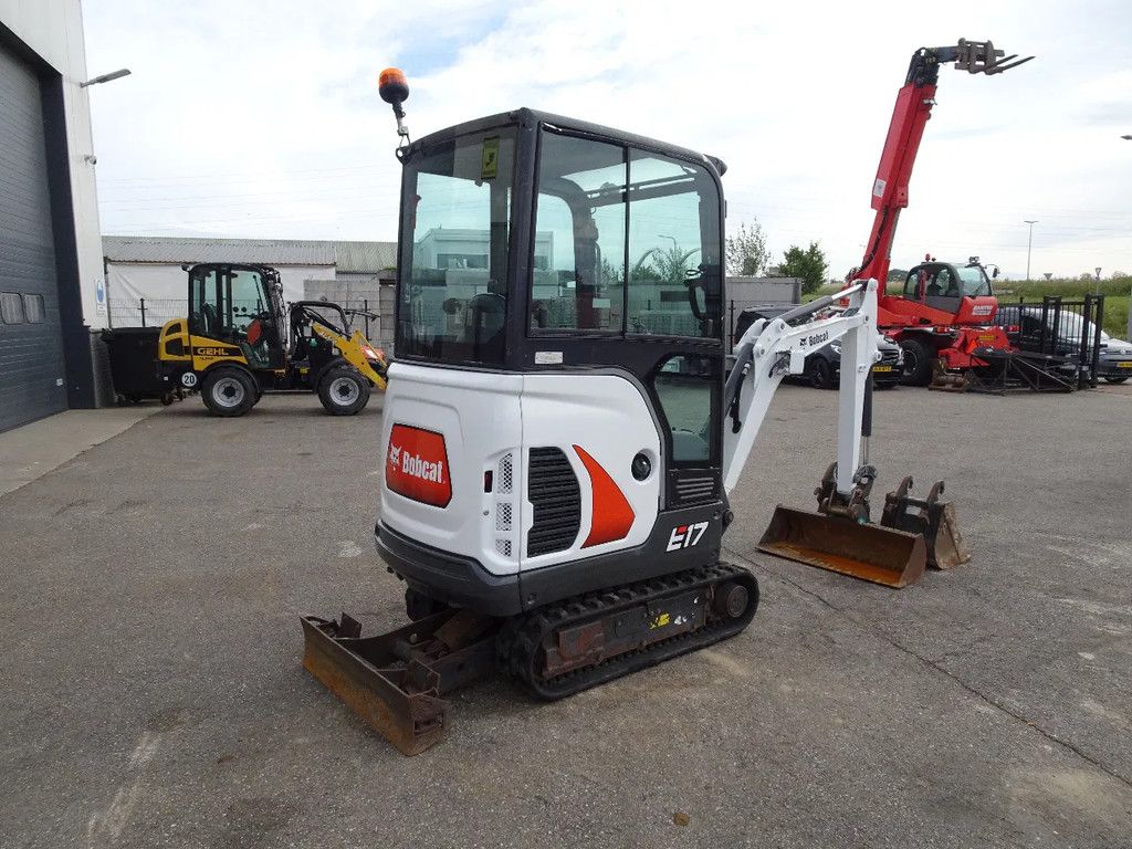 Bobcat E17
