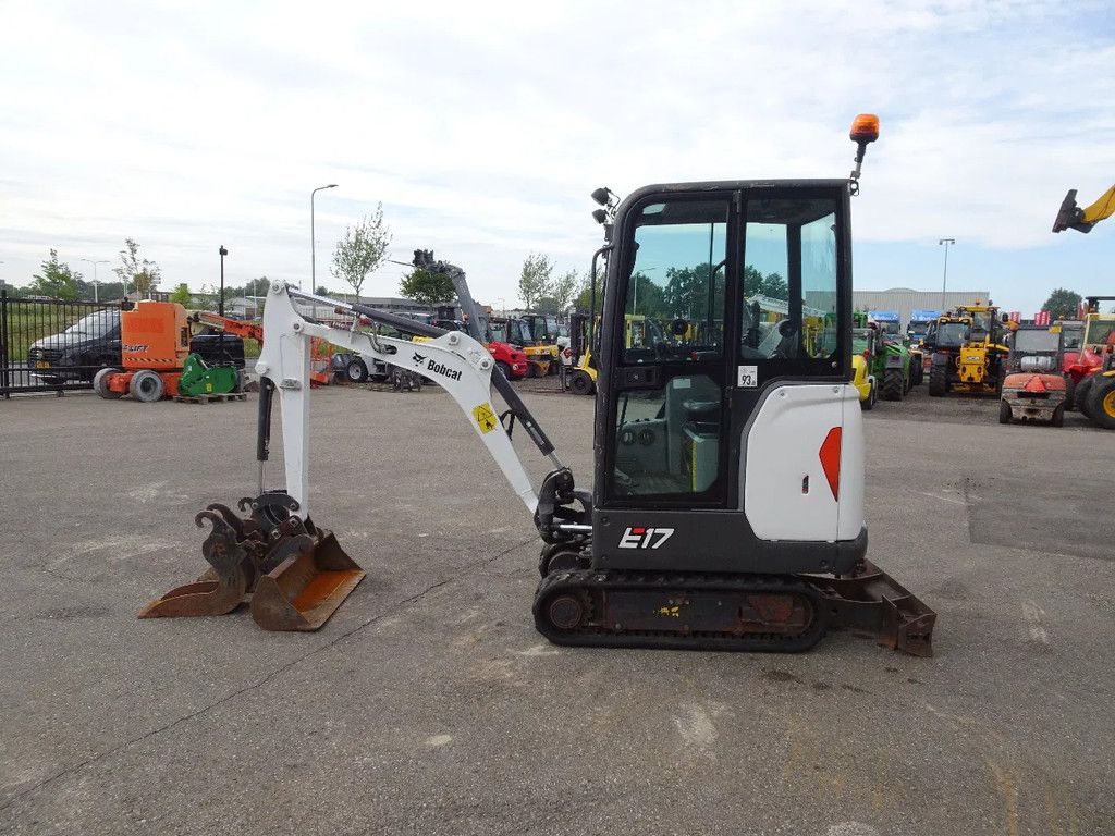 Bobcat E17