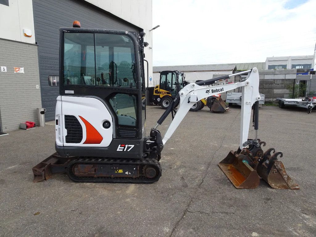 Bobcat E17