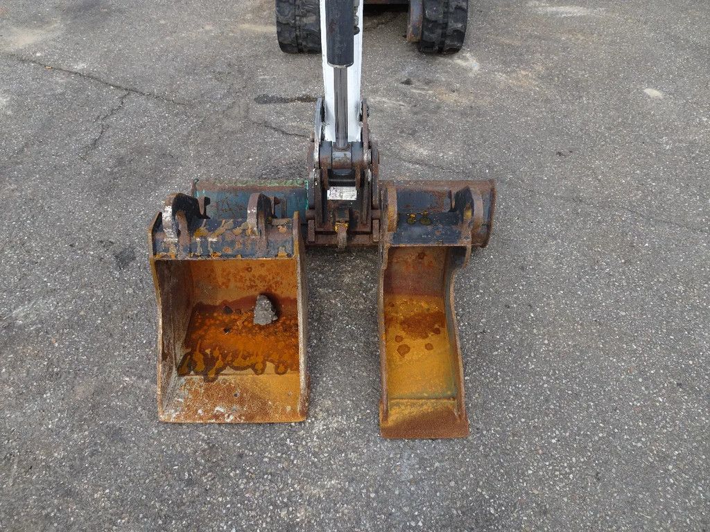 Bobcat E17