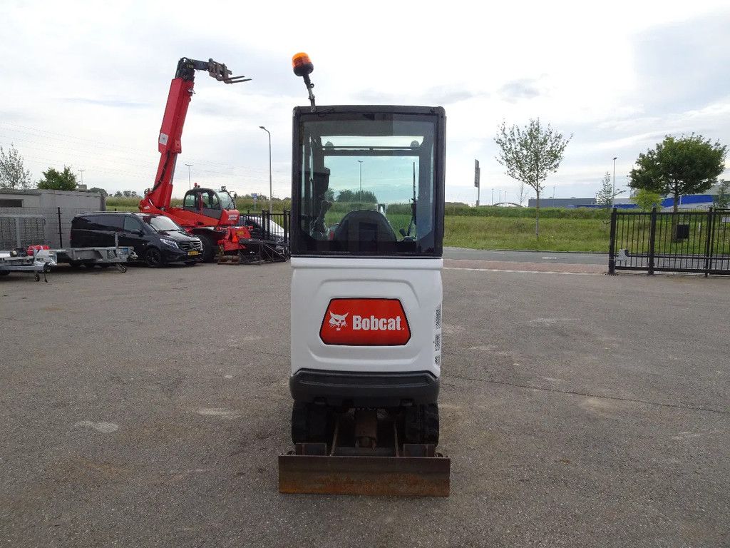 Bobcat E17
