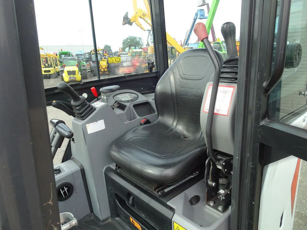 Bobcat E17