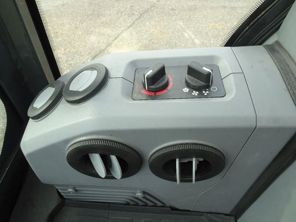 Bobcat E17