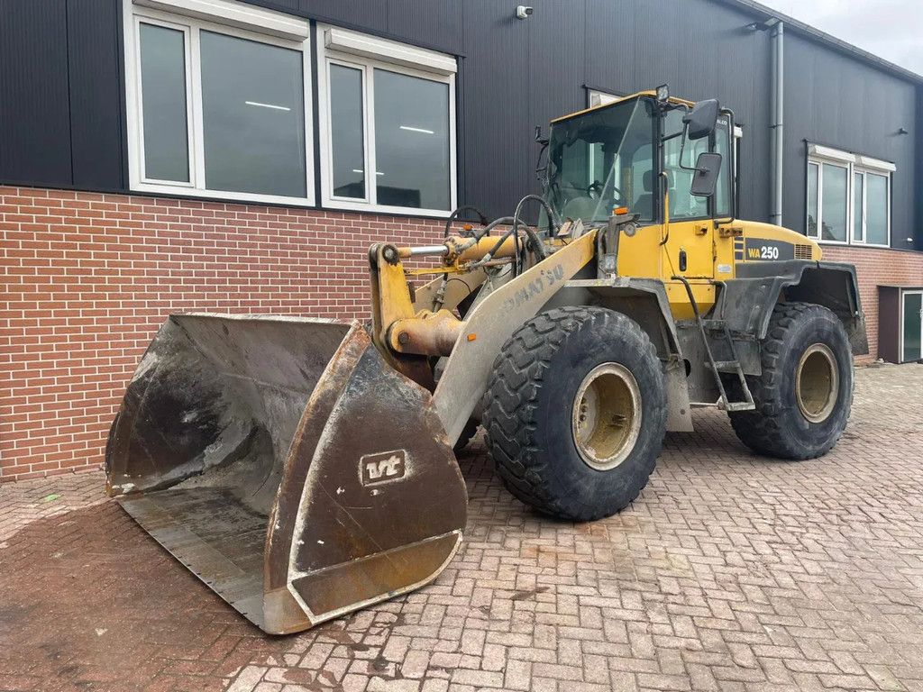 Komatsu WA250-5