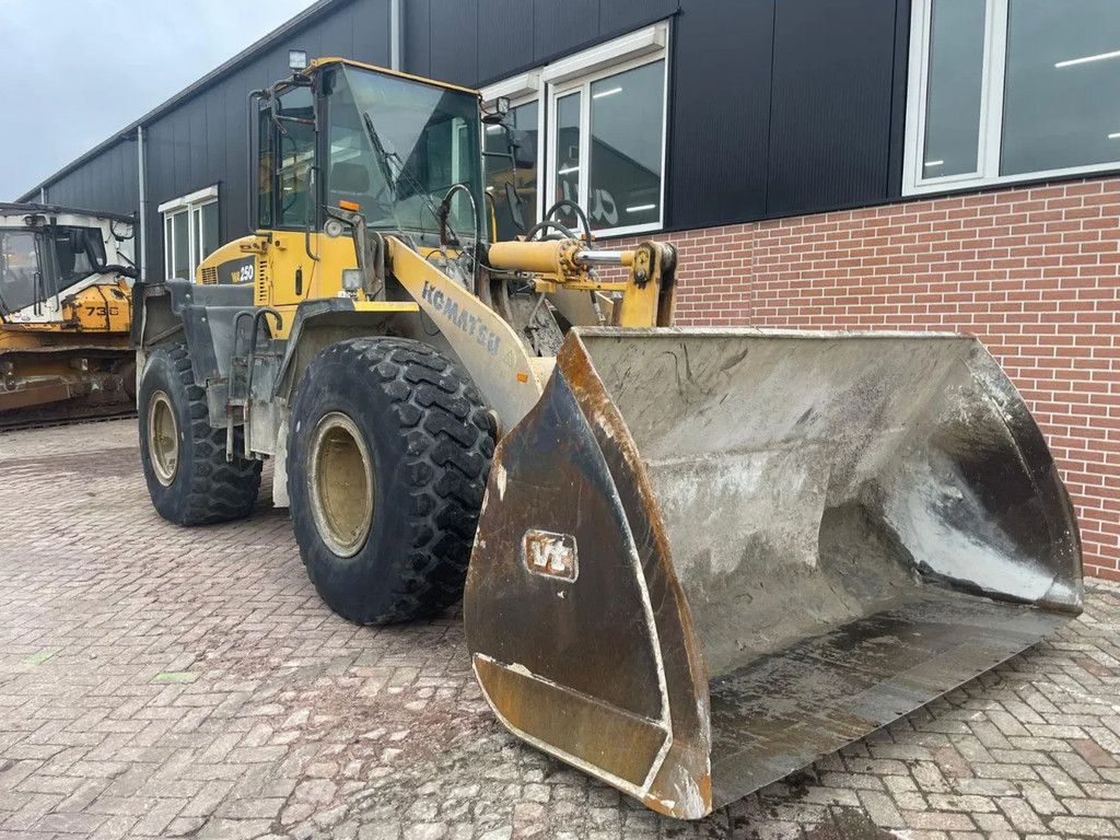 Komatsu WA250-5